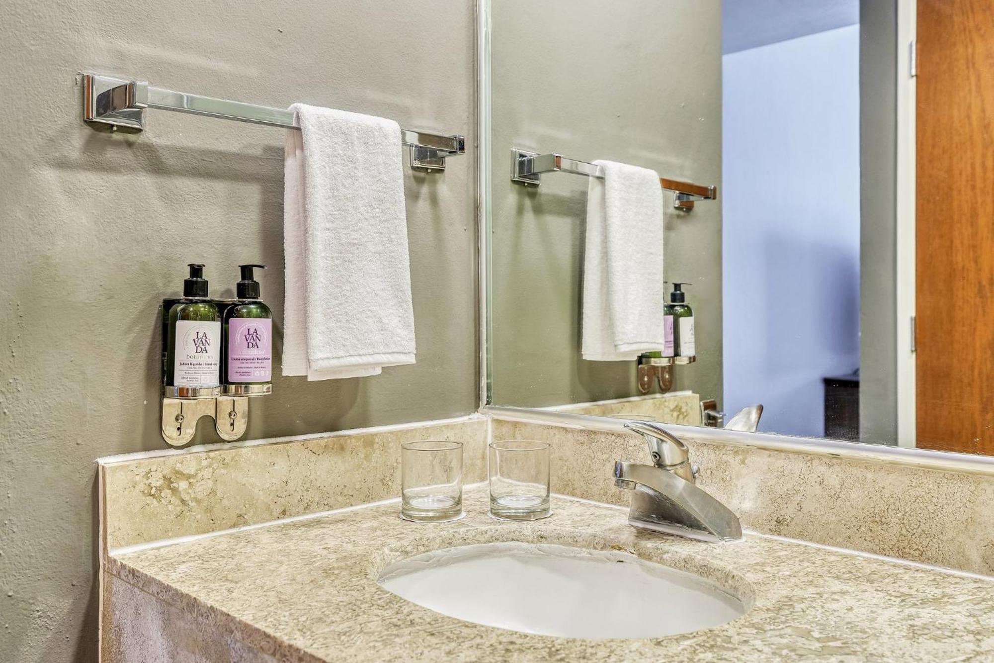 Fiesta Inn Express San Luis Potosi Oriente Εξωτερικό φωτογραφία
