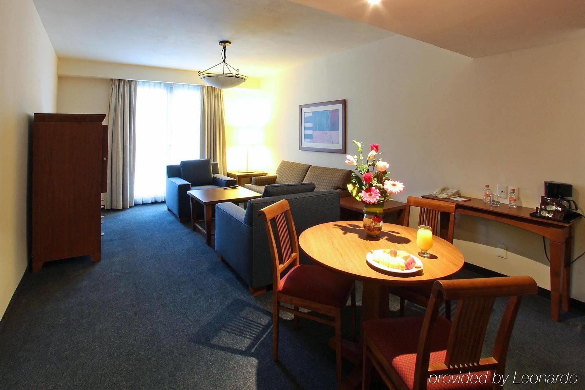 Fiesta Inn Express San Luis Potosi Oriente Εξωτερικό φωτογραφία