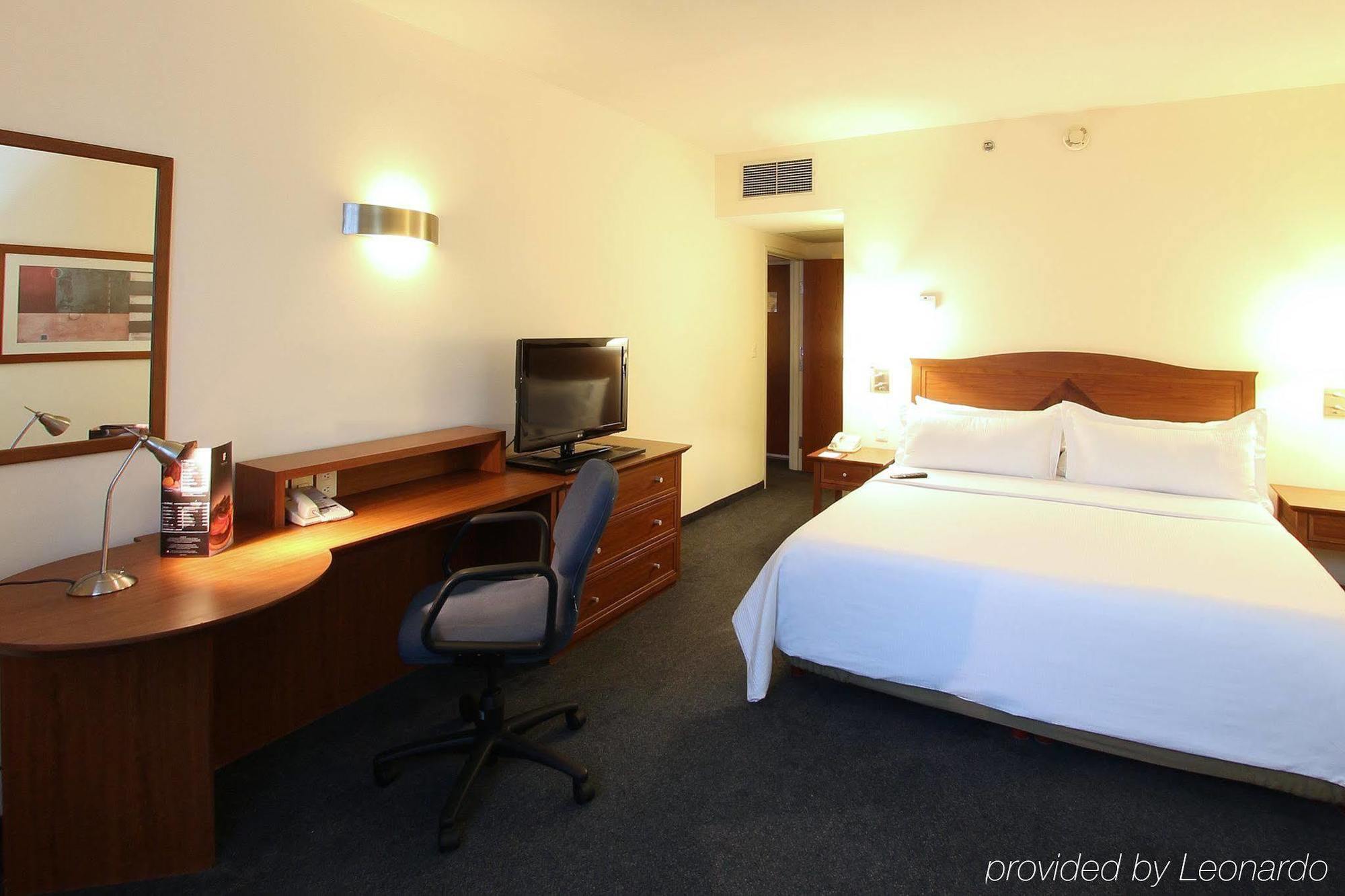 Fiesta Inn Express San Luis Potosi Oriente Εξωτερικό φωτογραφία